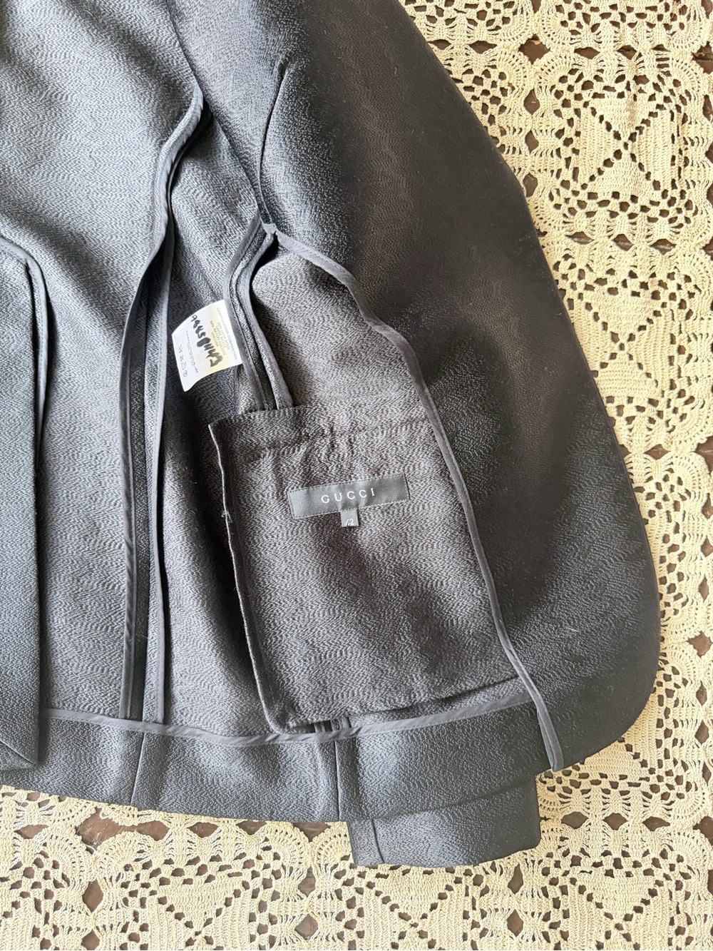 Luxurious GUCCI Tom Ford era black sharkskin blazer like new Italy 42 - Picture 9 of 15